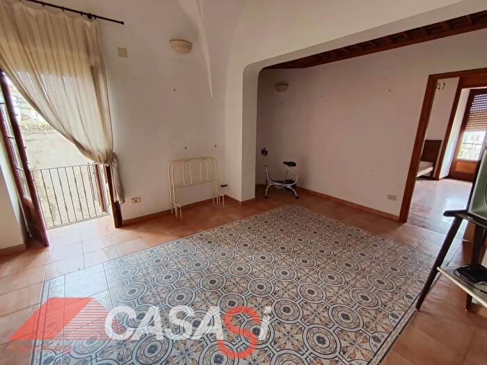 Casa con 6 locali in vendita in Via Armando Diaz, Uggiano La Chiesa