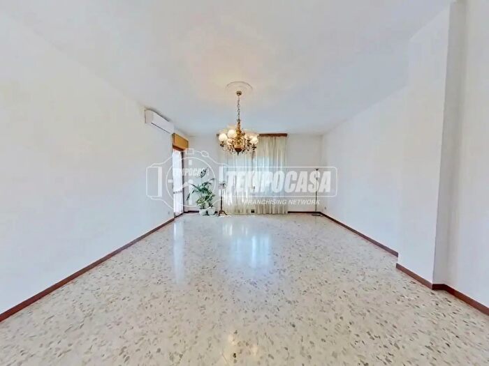 Appartamento quadrilocale in vendita in Viale Ezio Vanoni, Triggiano