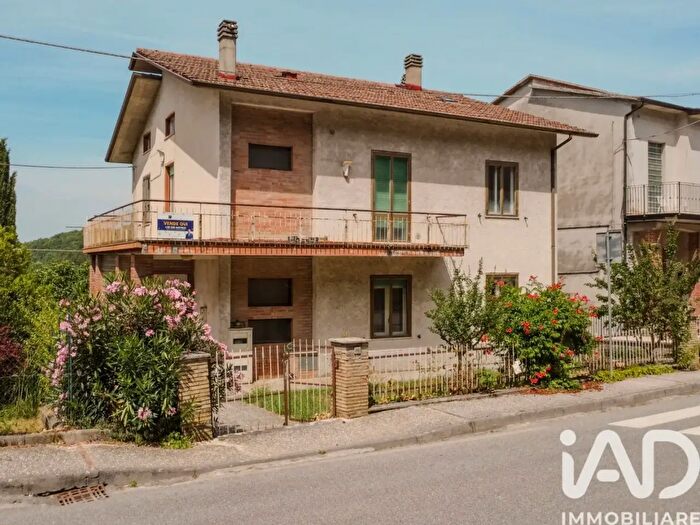 Casa con 6 locali in vendita in Via Risorgimento, Valfabbrica