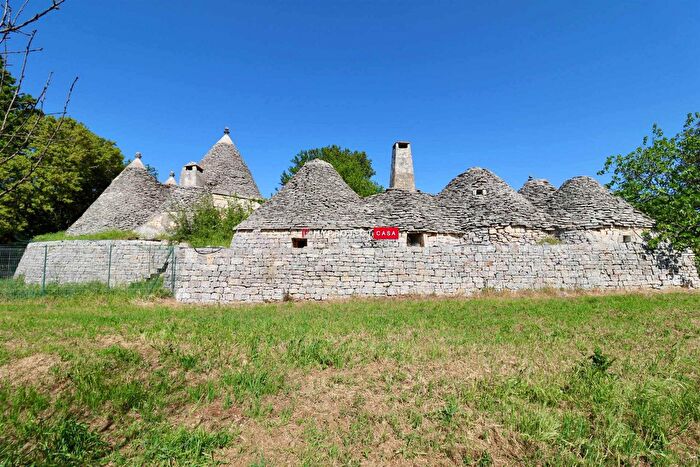 Casa con 15 locali in vendita in Cda Figazzano, Cisternino