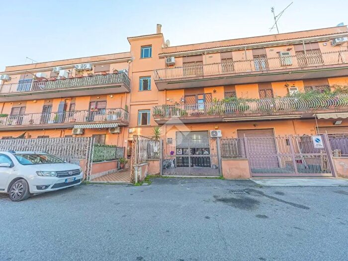 Appartamento trilocale in vendita in Via Luigi Manfredini, Roma