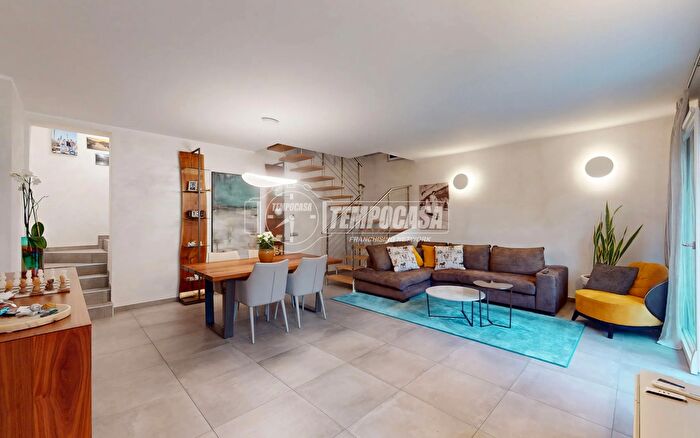 Appartamento trilocale in vendita in Via Madonnina, Besana In Brianza