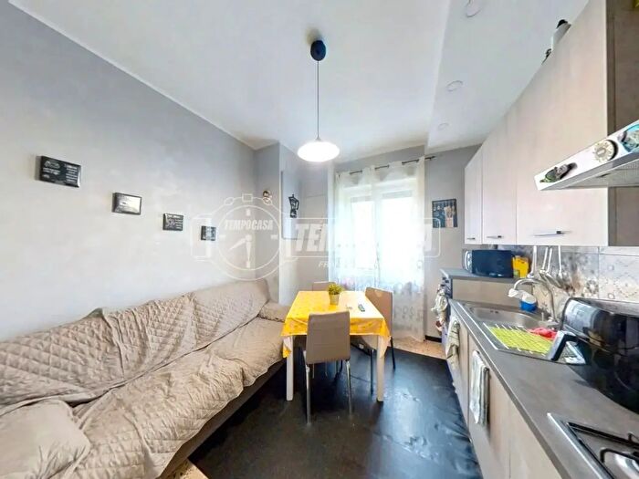 Appartamento quadrilocale in vendita in Via Valprato, Torino