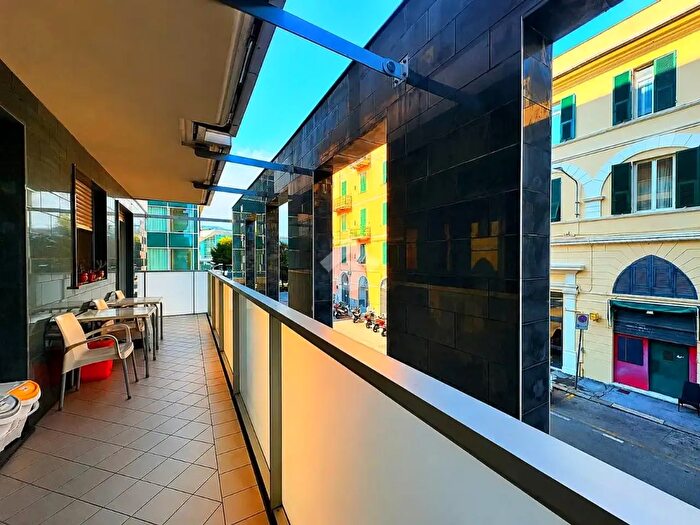 Appartamento bilocale in vendita in Via del Molo, Savona