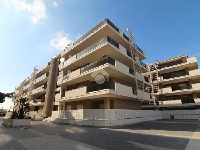 Appartamento quadrilocale in vendita in Via Martiri di Bellona, Caserta