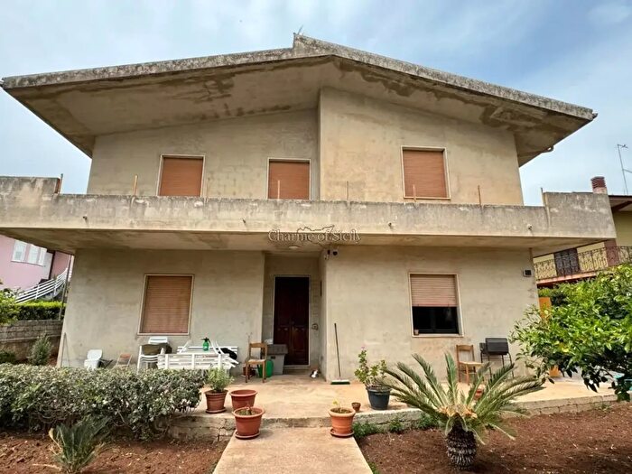 Casa con 5 locali in vendita in Via Nazionale Modica Ispica, Modica
