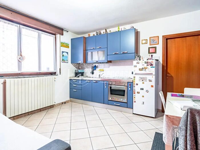 Appartamento bilocale in vendita in Via Giuseppe Mazzini, Caronno Pertusella