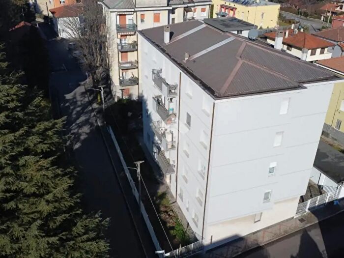 Appartamento trilocale in vendita in Via Manzoni, Cerro Maggiore