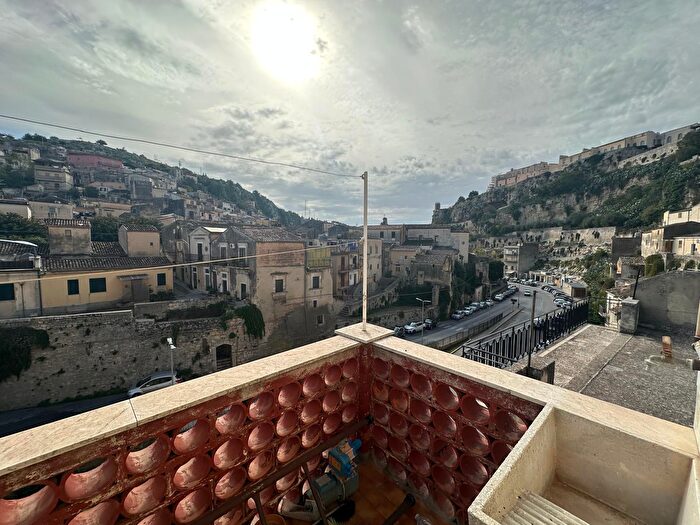 Casa quadrilocale in vendita in Via Sbalzo, Modica