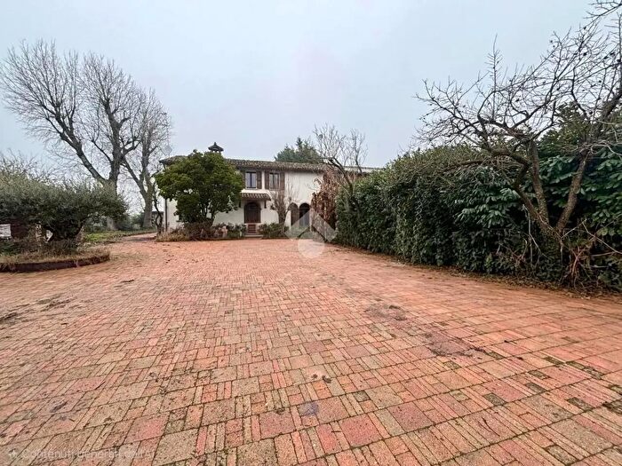 Casa quadrilocale in vendita in Via Basilica, Ravenna