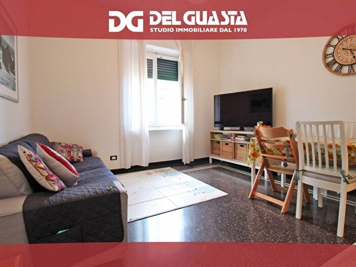 Appartamento con 6 locali in affitto in Via Antonio Cecchi, Foce, Genova
