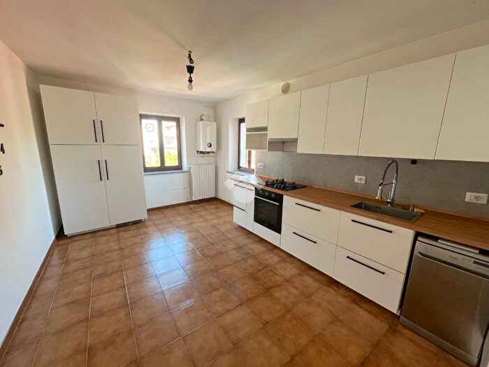 Appartamento trilocale in vendita in Via S Giuseppe, Pinerolo