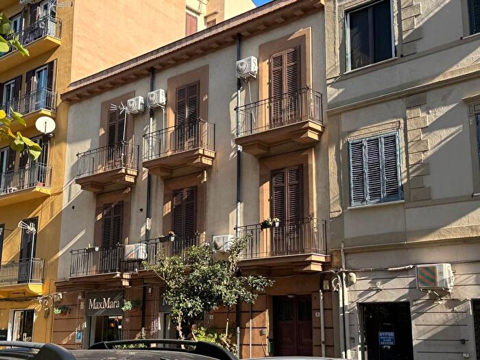 Appartamento trilocale in affitto in Via Giuseppe Sciuti, Notarbartolo Sciuti, Palermo