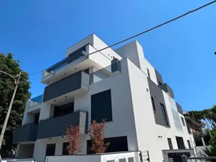 Appartamento trilocale in vendita in Viale Camillo Benso di Cavour, Riccione