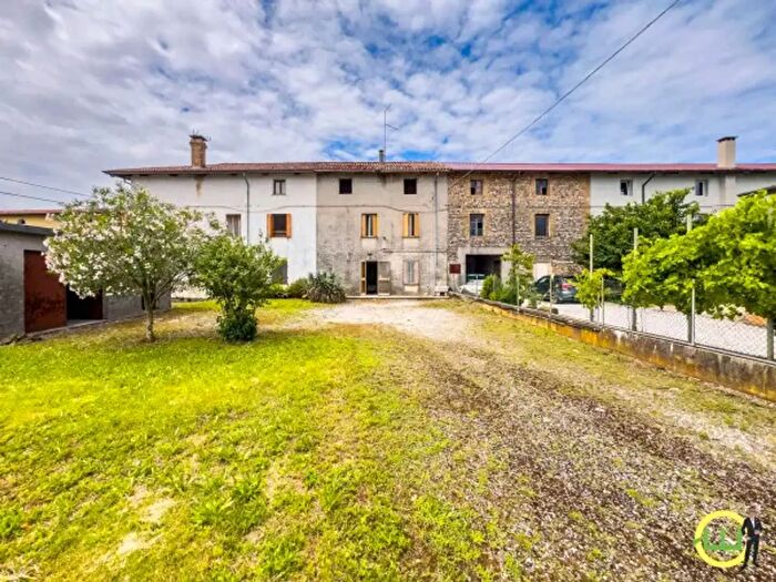 Casa con 6 locali in vendita in Via Madonna, Bertiolo