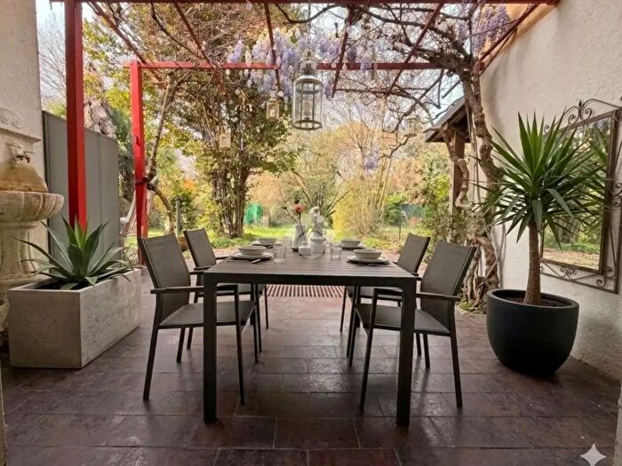 Casa quadrilocale in vendita in Via Ruggero da Pessano, Pessano Con Bornago