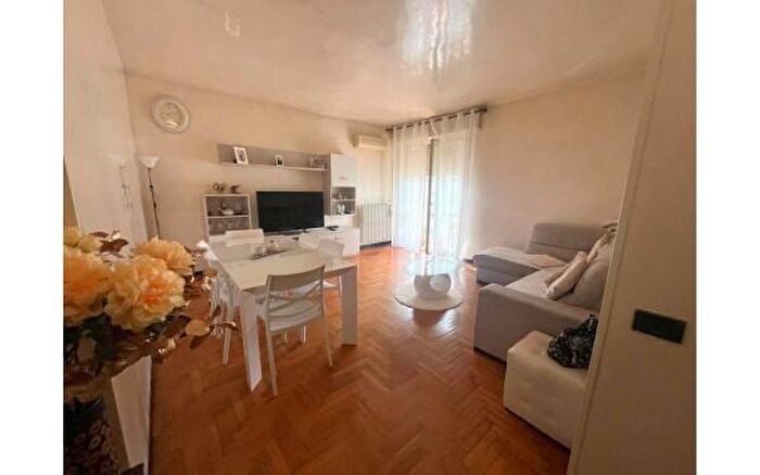 Appartamento trilocale in vendita in Via Umberto Sampietro, Voghera