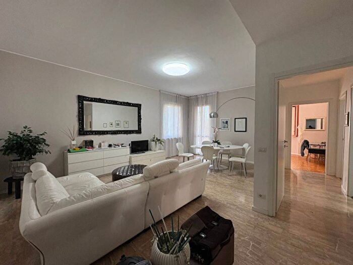 Appartamento quadrilocale in affitto in Viale Fratelli John e Robert Kennedy, Centro, Tortona