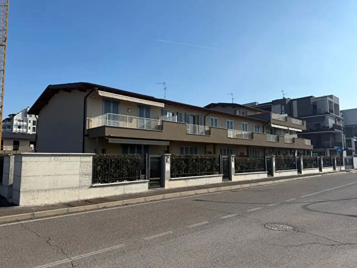 Case in Vendita e in Affitto - 3