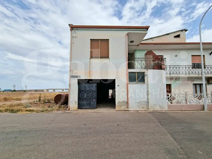 Casa quadrilocale in vendita in Via Ugo Foscolo, Villasor