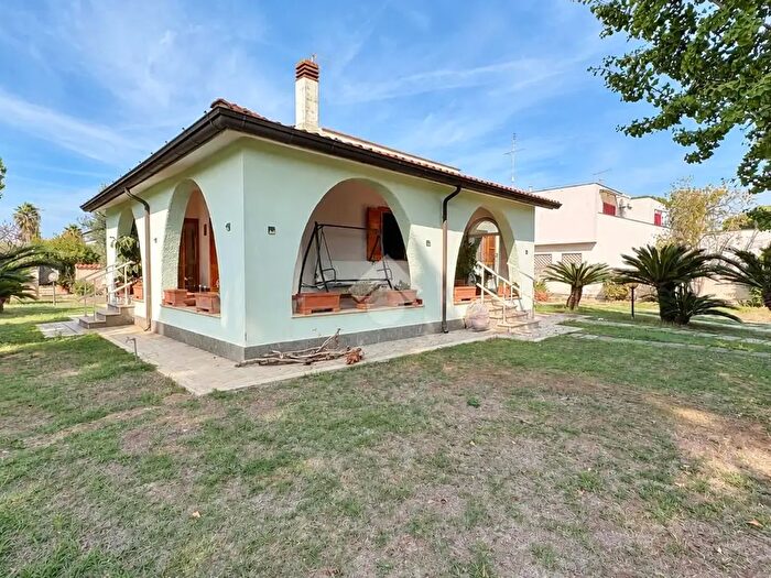 Casa quadrilocale in vendita in Via Arno, Anzio