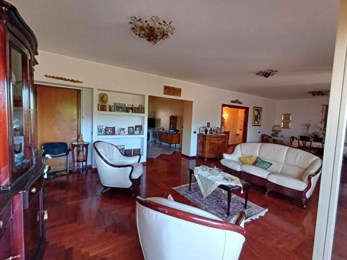 Appartamento con 6 locali in vendita in Piazza Principe di Camporeale, Palermo