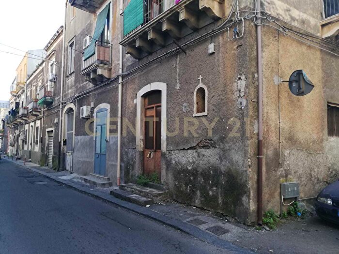 Appartamento quadrilocale in vendita in Via F Bianco, Catania