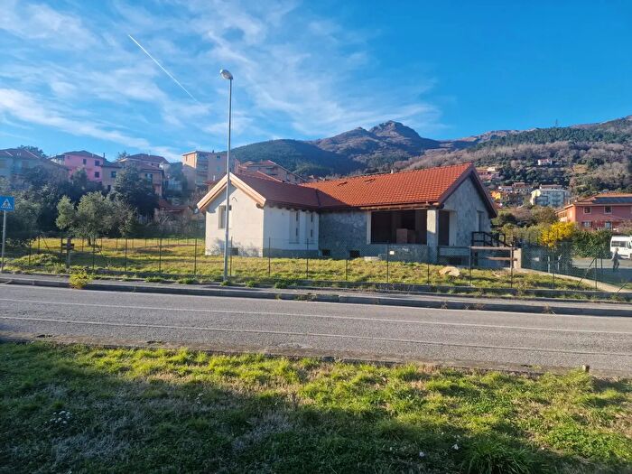 Casa con 7 locali in vendita in Via Giovanni Falcone, Cogoleto