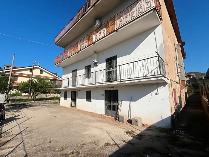 Casa con 9 locali in vendita in Via Armando Diaz, Bellona