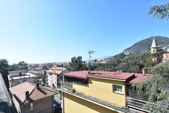 Casa con 12 locali in vendita in Via Privata Corso Lima, Chiavari