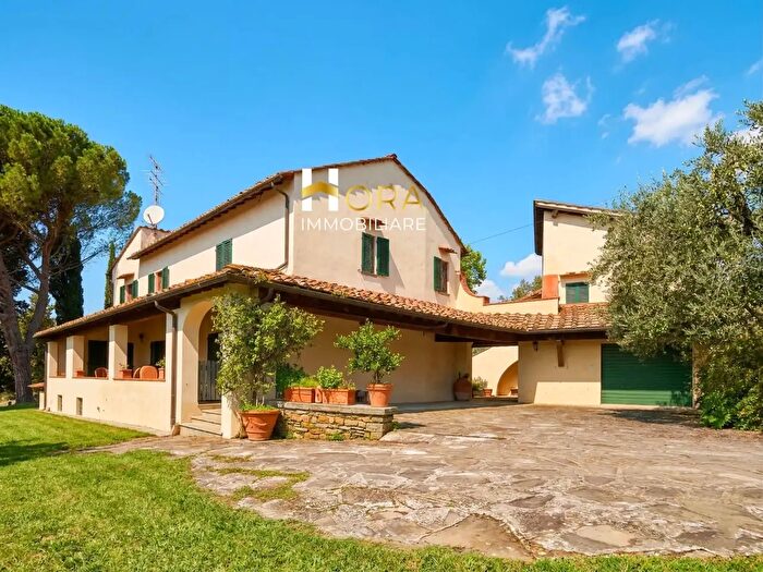 Casa con 20 locali in vendita in Via di S Matteo in Arcetri, Firenze