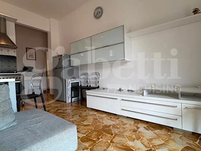 Appartamento trilocale in vendita in Via Pizzorno, Varazze