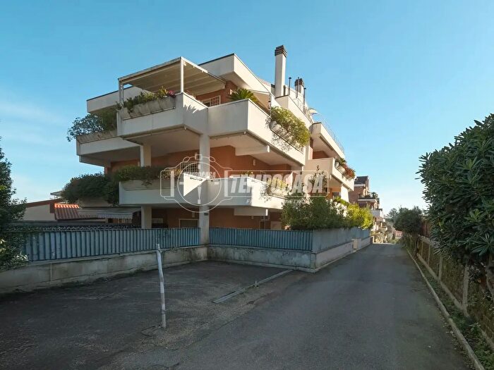 Appartamento bilocale in vendita in Via dei Due Ponti a, Roma