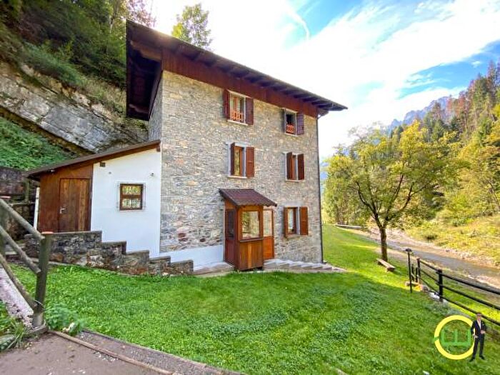 Casa con 6 locali in vendita in Via Rivalas, Forni Di Sopra