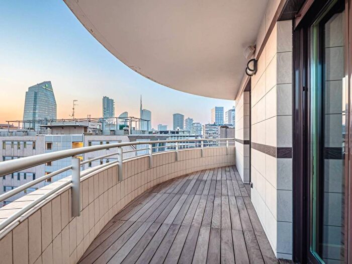 Appartamento trilocale in affitto in Via Alfredo Cappellini, Centrale, Milano