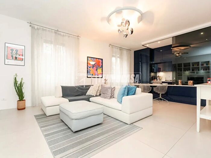 Appartamento trilocale in vendita in Viale Abruzzi, Milano