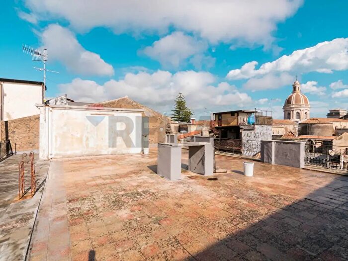 Casa con 11 locali in vendita in Via Alcide De Gasperi, Giarre