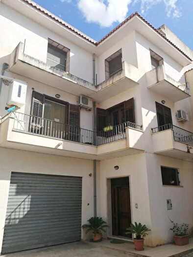 Casa con 6 locali in vendita in Via Giuseppe Denaro Castelvetrano, Castelvetrano