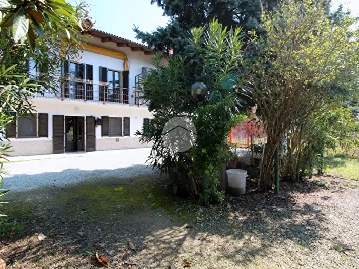 Casa con 7 locali in vendita in Località Moi, Sommariva Perno