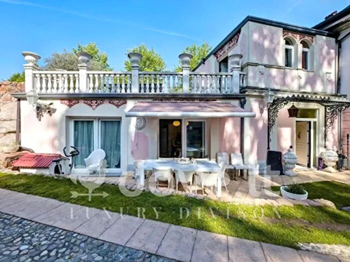 Casa con 6 locali in vendita in Via Fiume, Varese