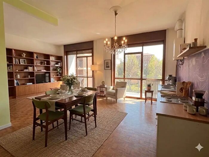 Appartamento trilocale in vendita in Largo Esterle, Monza