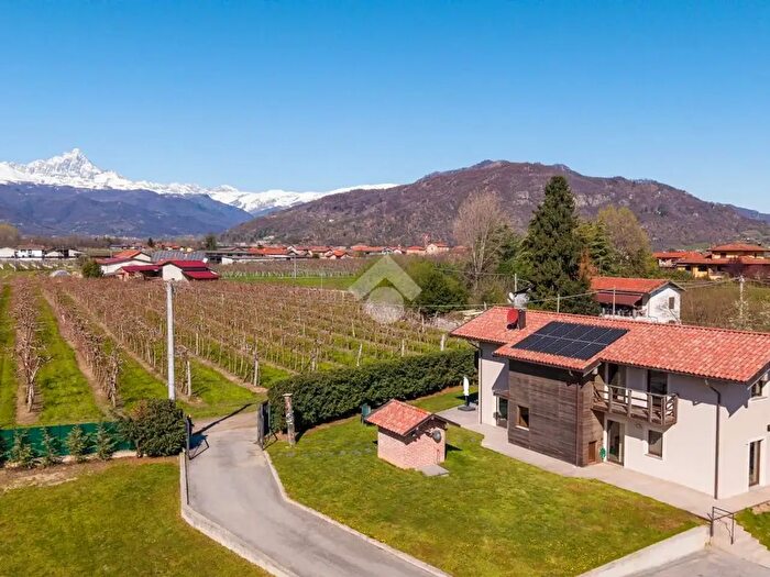 Casa con 7 locali in vendita in Via Ronchi, Revello