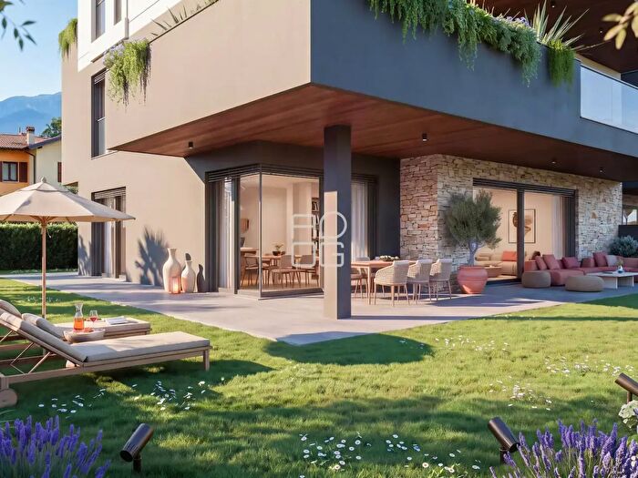 Appartamento quadrilocale in vendita in Via Pratomaggiore, Desenzano Del Garda
