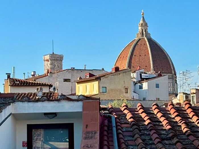 Appartamento con 6 locali in affitto in Via Giuseppe Verdi, SantAmbrogio, Firenze