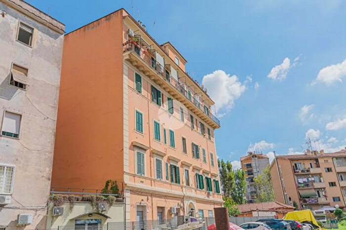 Appartamento trilocale in vendita in Via dei Sulpici, Roma