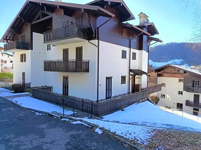 Appartamento trilocale in vendita in Via Roccolo, Serina