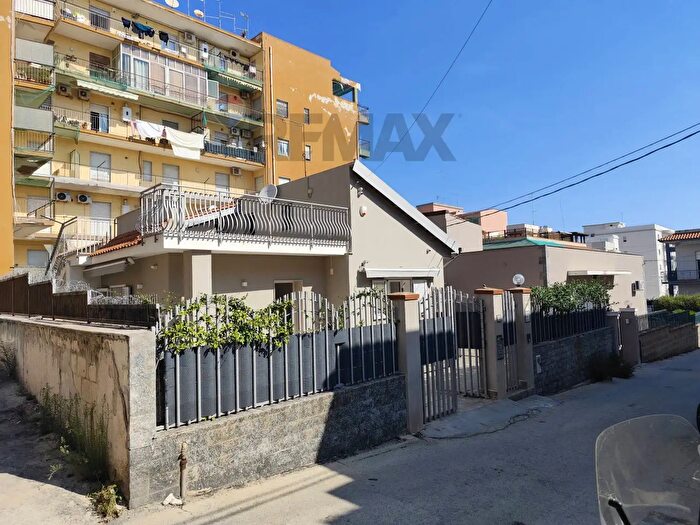Casa con 5 locali in vendita in Via Marche, Siracusa