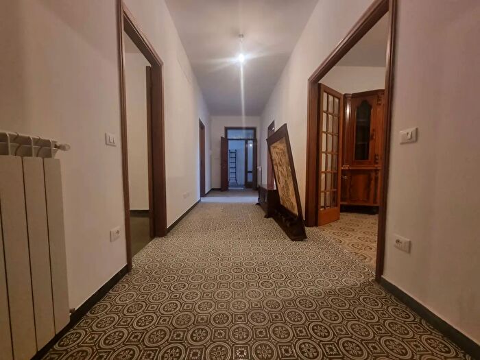 Appartamento con 6 locali in affitto in Sarzana