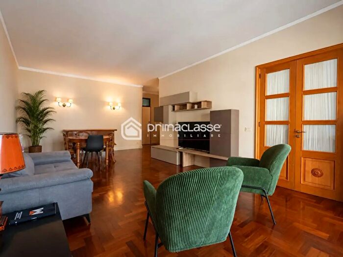 Appartamento con 5 locali in vendita in Modica
