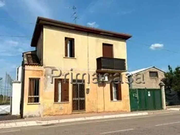 Casa quadrilocale in vendita in Via Rovigo, Legnago